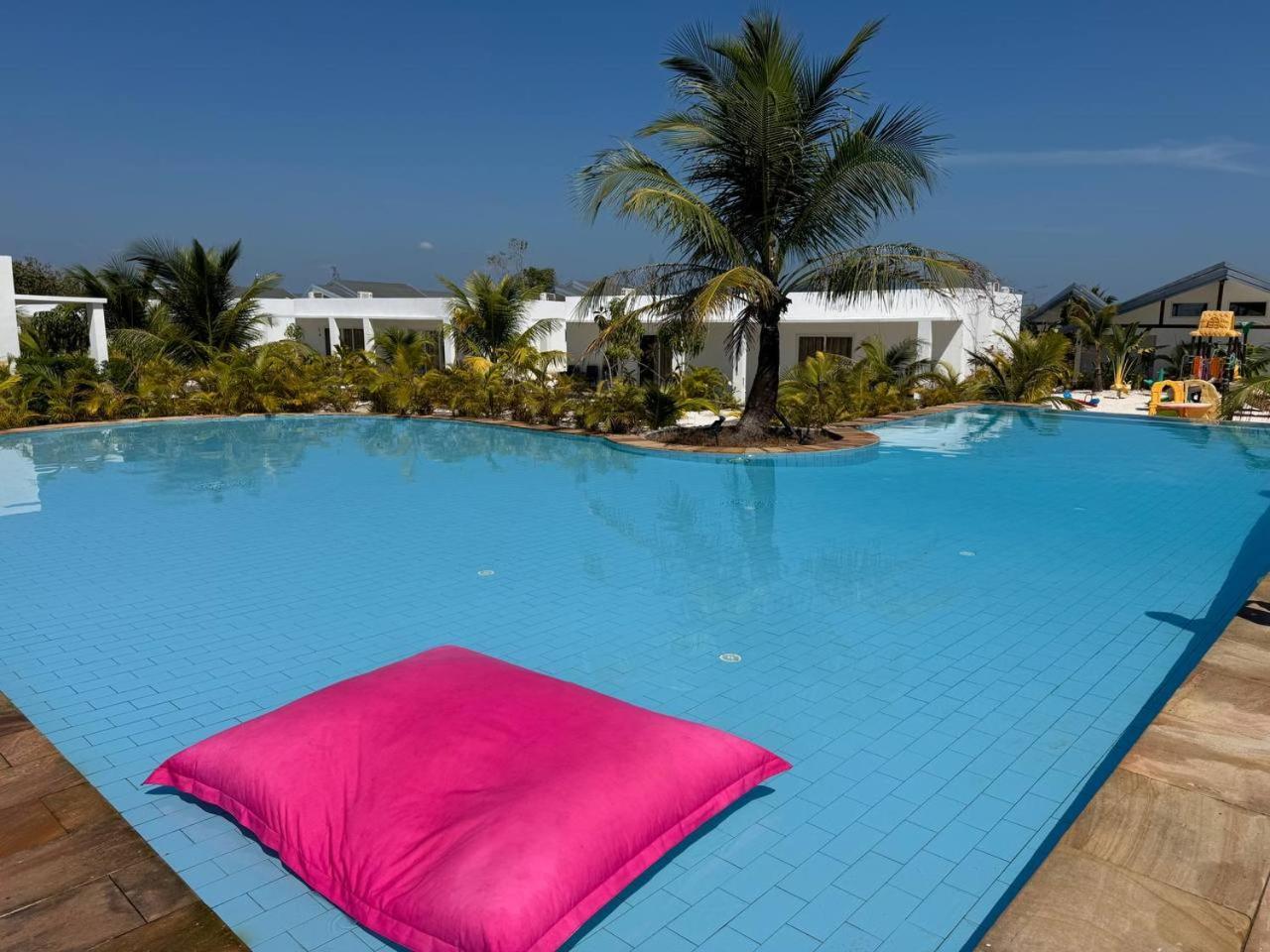 You&Me Resort Pagoda Beach Екстериор снимка