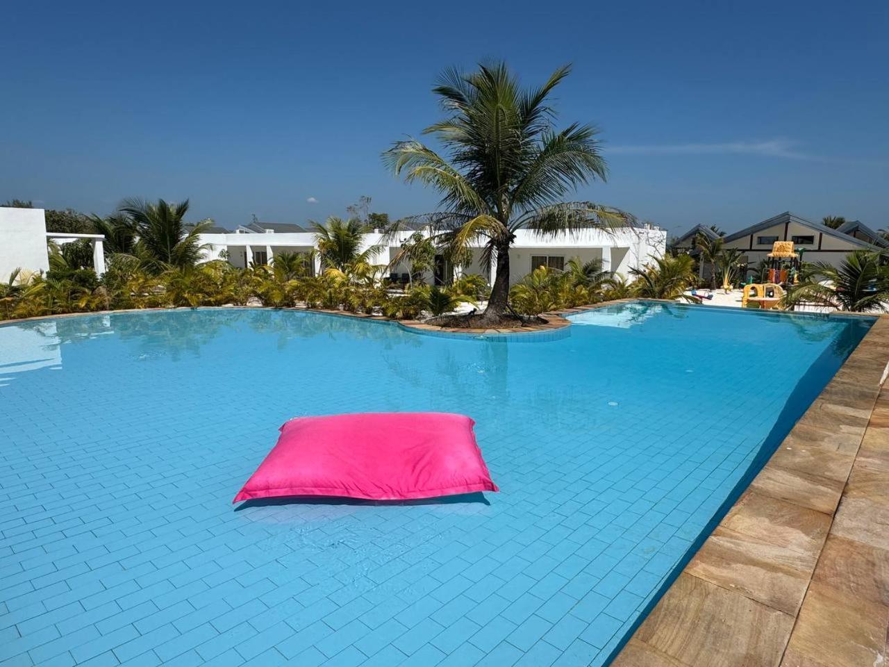 You&Me Resort Pagoda Beach Екстериор снимка